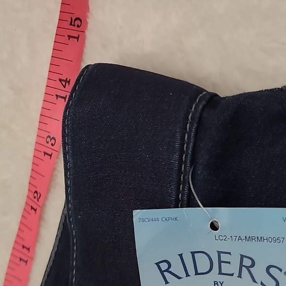 WAS $45. LEE RIDER Midrise Capri - Picture 4 of 13